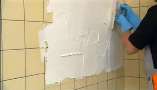 Можно ли клеить плитку на плитку. Как на старую настенную плитку положить новую плитку, если состояние поверхности признано удовлетворительным