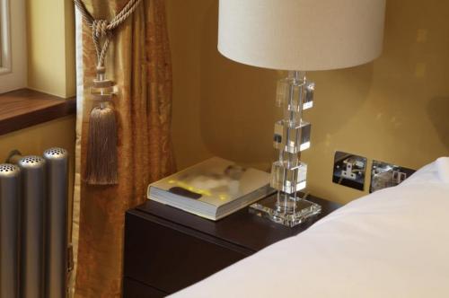 Розетка прикроватные тумбочки. Особенности и правила установки