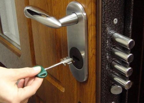 Сломалась защелка межкомнатной двери. Сломалась защелка на входной двери —, что делать?