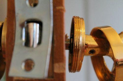 Как разобрать замок межкомнатной двери. Как снять и разобрать замок межкомнатной двери?