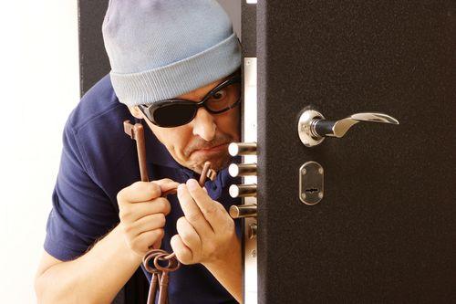 Как разобрать замок межкомнатной двери. Как снять и разобрать замок межкомнатной двери?