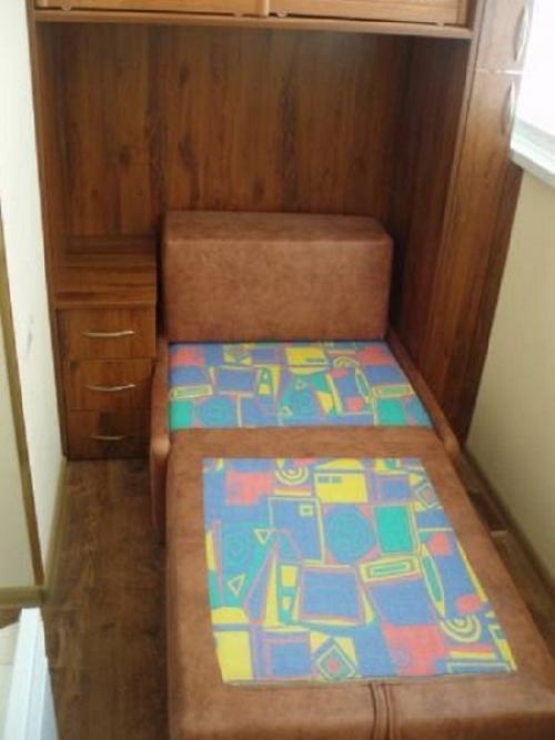 Диван на лоджию с ящиками. Фотоподборка интересных идей балконных диванов, изготовленных самостоятельно 15