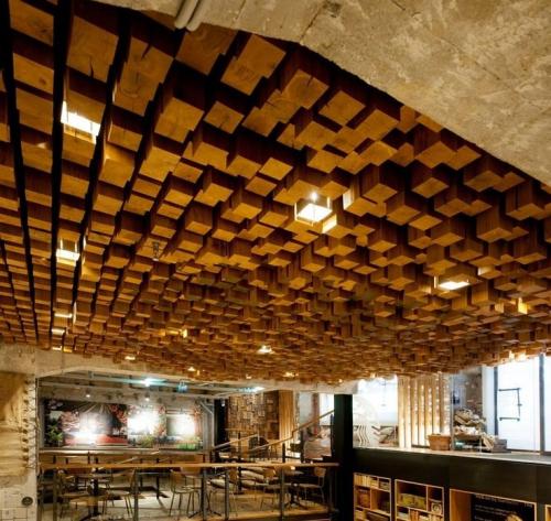 Потолок из дерева в доме. Преимущества деревянных потолков перед другими видами 03