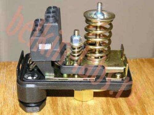 Как правильно снять реле давления для регулировки. Что необходимо иметь ввиду перед началом работы?