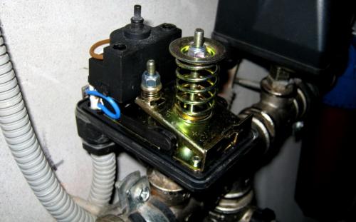 В чем различие между реле давления разных моделей. Установка своими руками