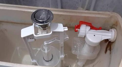 Арматура для бачка унитаза с нижним подводом. Арматура для бачка унитаза и их виды: с нижней и боковой подводкой и старого образца. Какую лучше выбрать? +Фото