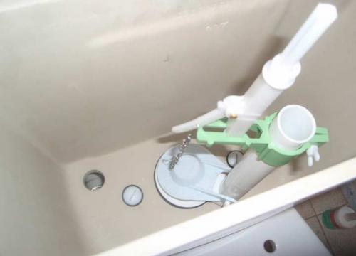 Арматура для бачка унитаза с нижним подводом. Арматура для бачка унитаза и их виды: с нижней и боковой подводкой и старого образца. Какую лучше выбрать? +Фото