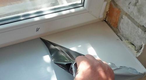 Как избежать повреждения пластикового окна при креплении подоконника. Этапы монтажа