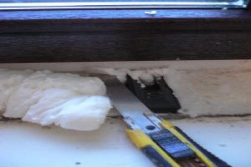 Полное руководство: как правильно крепить подоконник к пластиковому окну 15