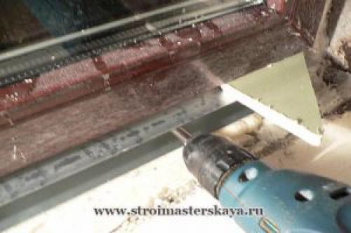 Полное руководство: как правильно крепить подоконник к пластиковому окну 16