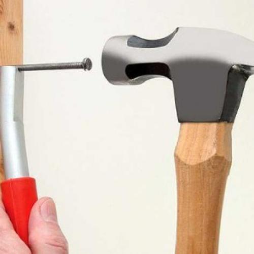 Как забить дюбель в кирпичную стену. Разница в подходах