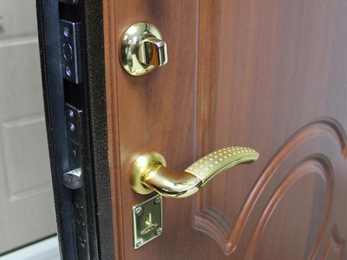 Как стать мастером по ремонту металлических дверей: советы и рекомендации 06