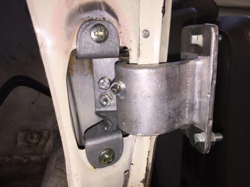 Как стать мастером по ремонту металлических дверей: советы и рекомендации 07